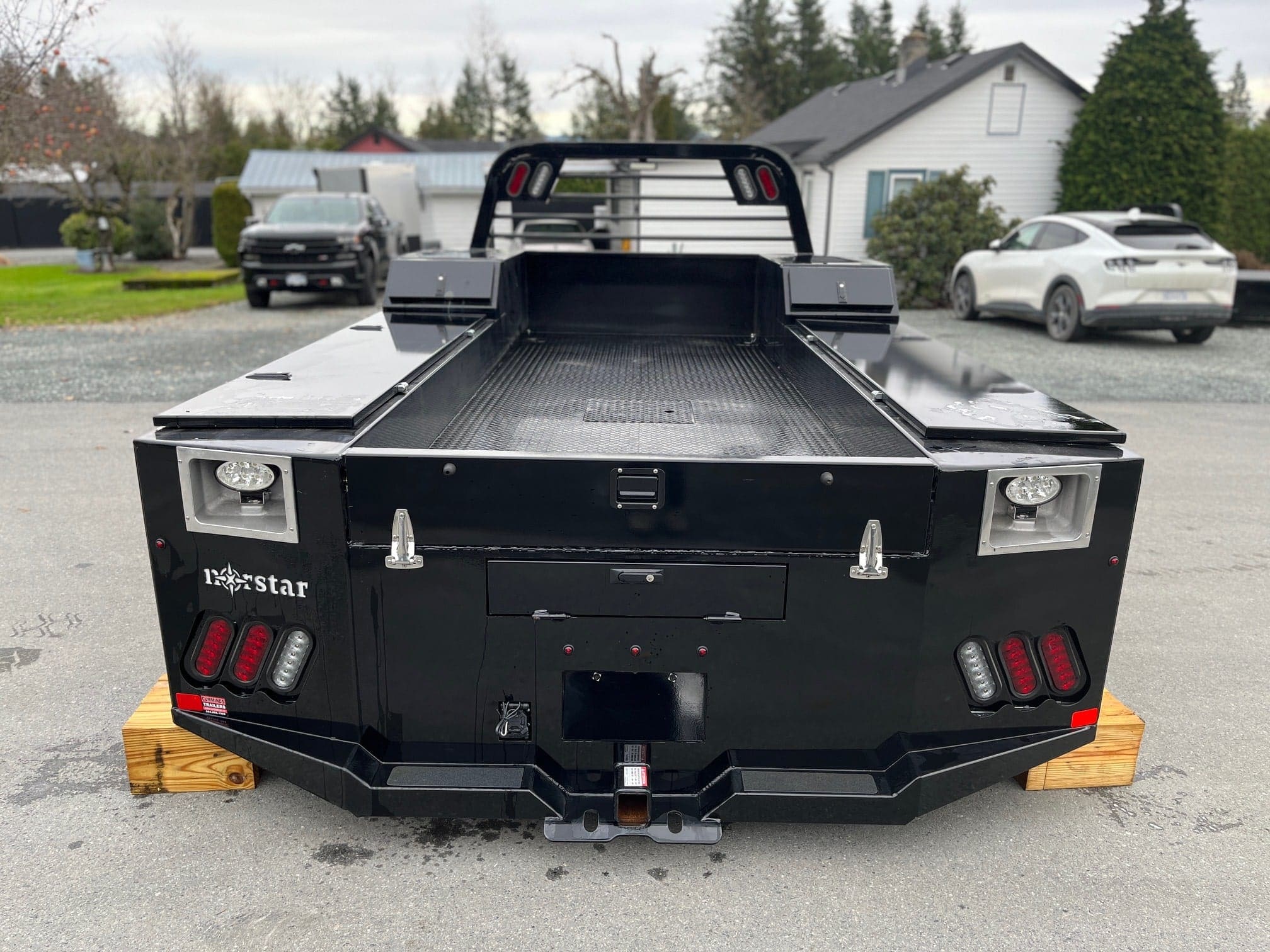 Norstar "SD" 8' x 11' Cab & Chassis Service Body Cummings Trailers